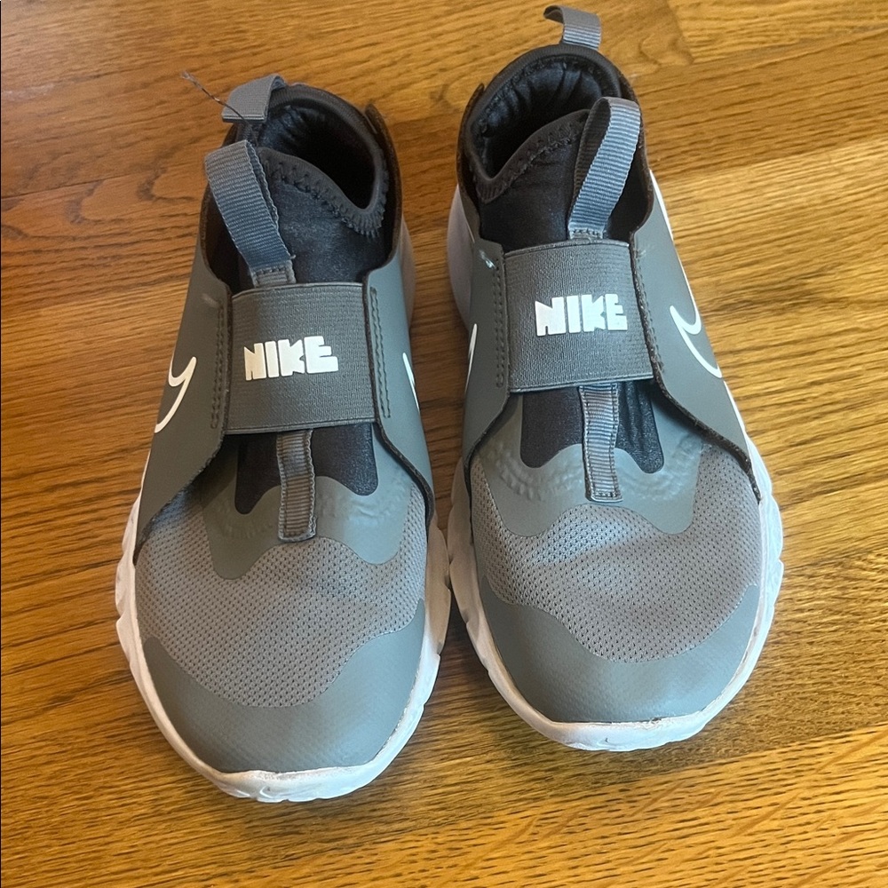 Nike Kids Flex Runners size 3.5Y